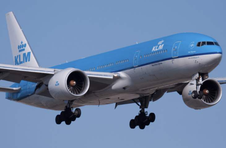 Biggest airlines that fly to Iran
