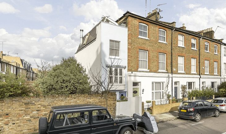 Million dollar 2-yard wide house in London