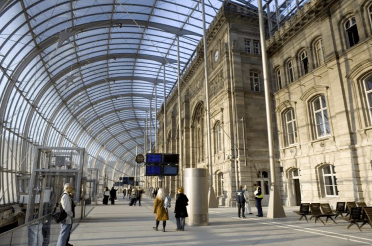 Top 7 most amazing railway stations