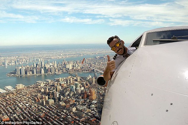 Brazilian pilot that takes crazy selfies