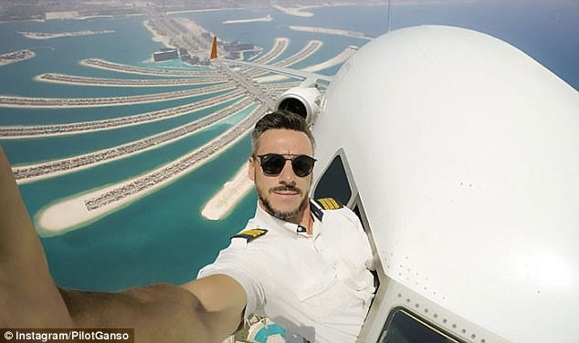 Brazilian pilot that takes crazy selfies