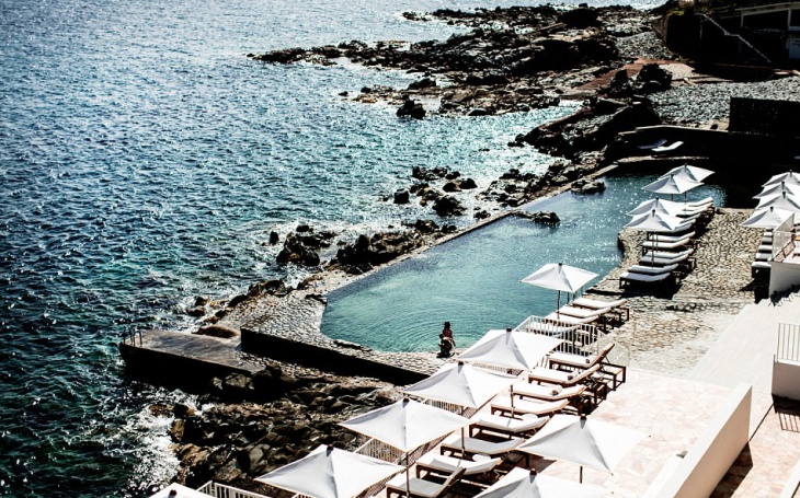 10 best looking hotel pools worldwide