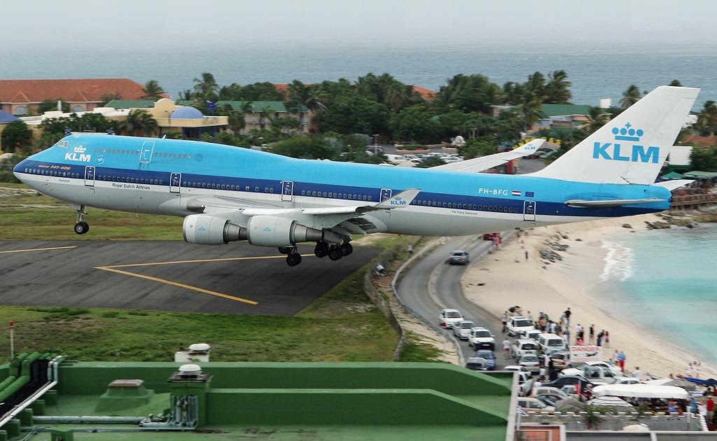 Most insane airport runway for landing