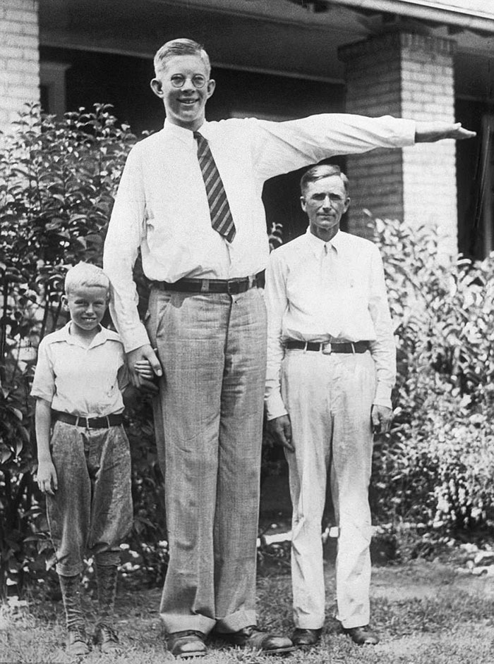 Rare pictures of world's tallest man