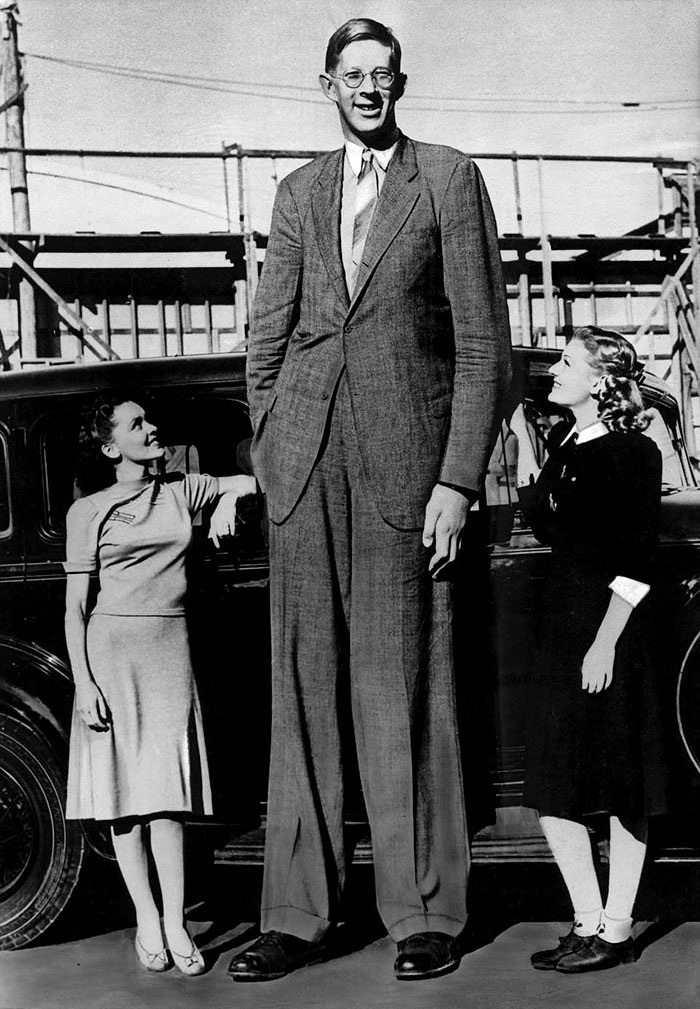 Rare pictures of world's tallest man
