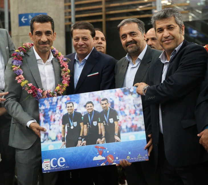 Alireza Faghani arrives home from World Cup