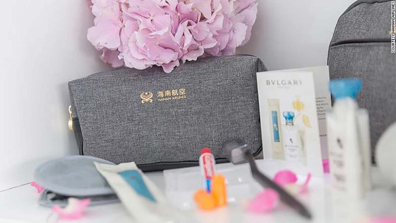 10 luxurious Airline amenity kits