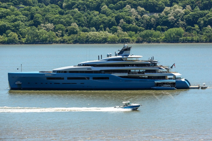 Billionaire's Yacht in narrow River in London