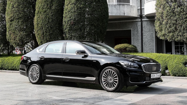 The Kia K900 is not for everyone