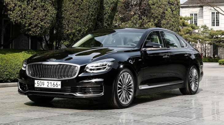 The Kia K900 is not for everyone