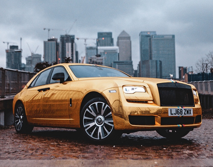 Gold supercars available for Taxi in London