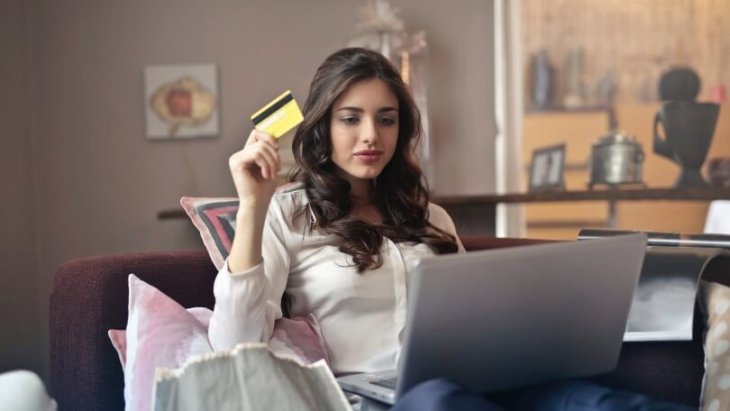 Which countries are the biggest spenders online