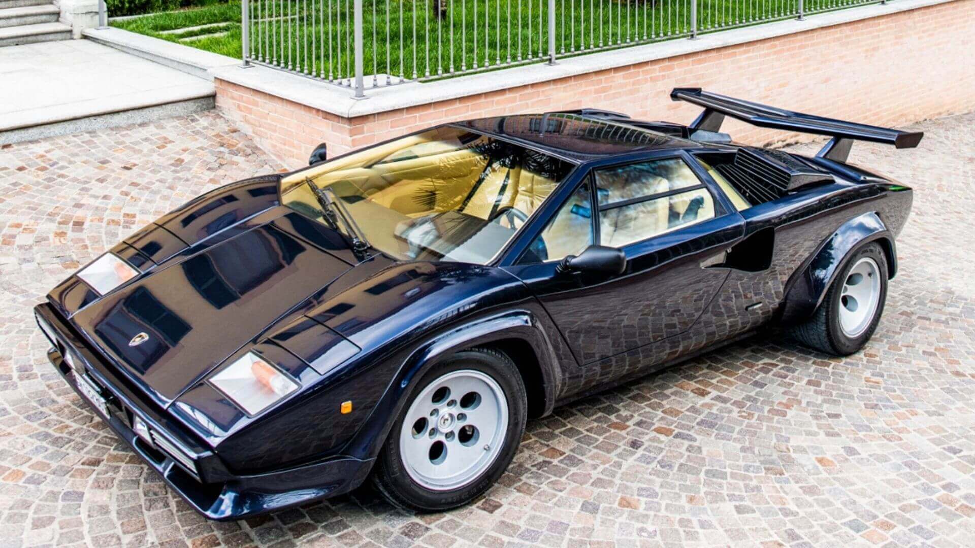 Lamborghini remake classic Countach model for 2022